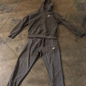 Nike men’s sweat set.